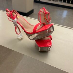 Platform heels Chic Coral Platform NEW 8 1/2 Great heels! Pink